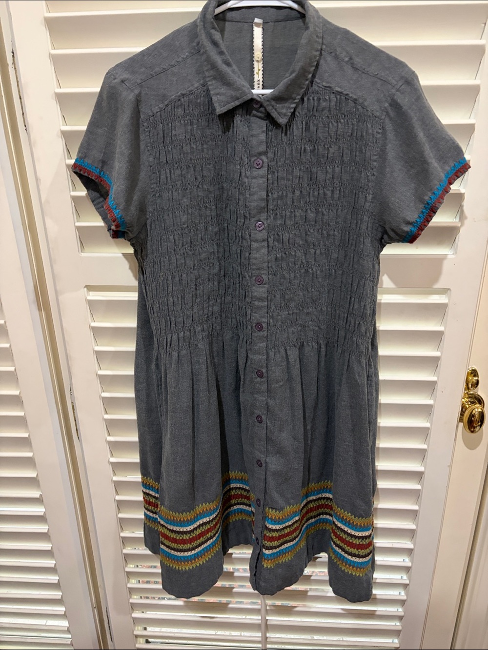 Uncle Frank Gray Button-Front Short Sleeve Dress with Multicolor Trim. Small